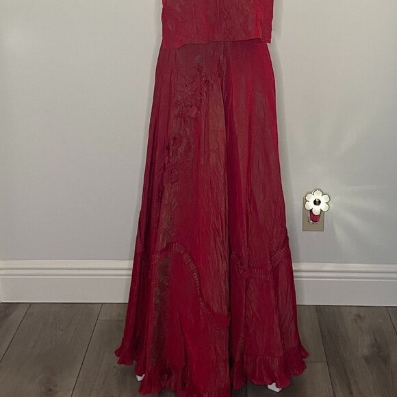 Red evening dress - Picture 2 of 9